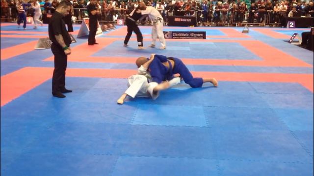BJJ British Open 2013 - Blue - Senior I - Medium Heavy Finals - Paul Bernard смотреть онлайн