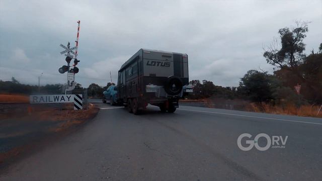 THIS VAN IS NUTS - LOTUS CARAVANS FREELANDER 17"6" - Caravan Video Review. смотреть онлайн