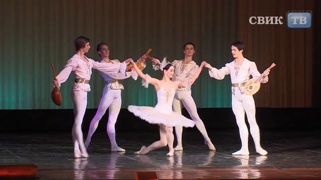 Солисты балета поздравляют милых дам с праздником