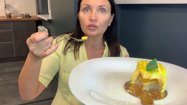 МУКБАНГ шипящее пирожное / mukbang смотреть онлайн
