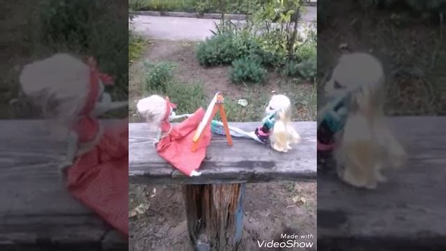Летние идеи для фото с куклами Monster High( сори за вертикальность ) смотреть онлайн