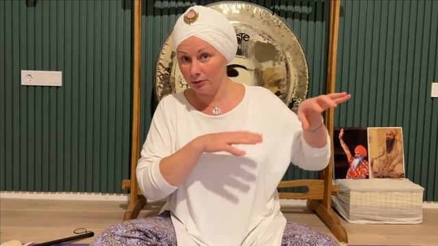 27 сентября 19:00 Как успокоиться и медитировать в тяжелые времена. Занятие с Харман Каур смотреть онлайн