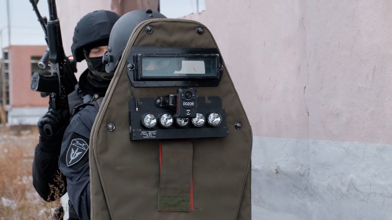 В третьей серии программы «Росгвардия. Рубеж безопасности» расскажут о работе бойцов ОМОН «Атом» смотреть онлайн