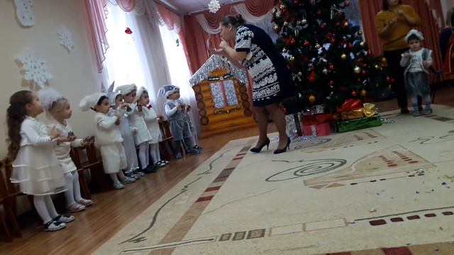 Новогодний утренник . 2-я младшая группа. смотреть онлайн