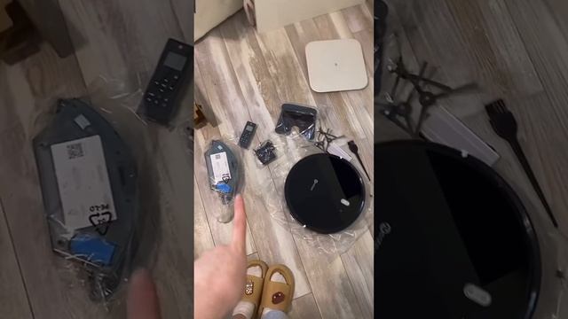 Распаковка робота-пылесоса *neatsvor* смотреть онлайн