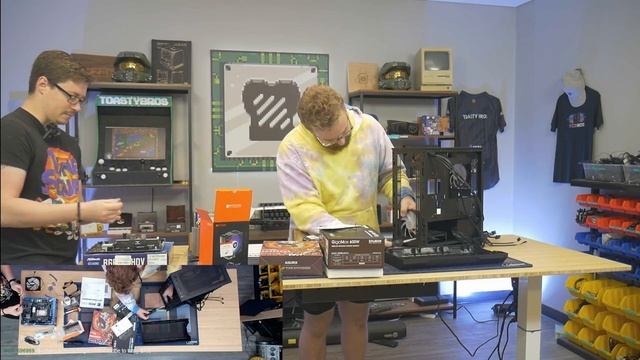 $600 Giveaway PC Build - i3 10100F RX 5500XT смотреть онлайн