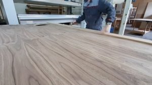 Шпонирование фанеры американским орехом