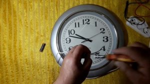Настенные часы делаем от сети без паяльника
