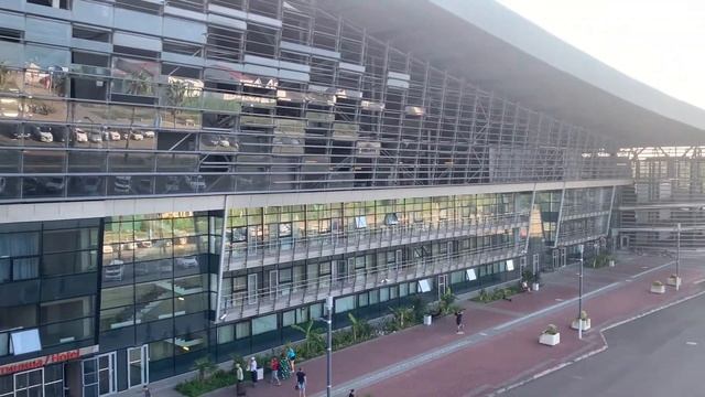 Вид на Черное море с ж/д вокзала Адлер, г. Сочи, 27.08.2022 смотреть онлайн