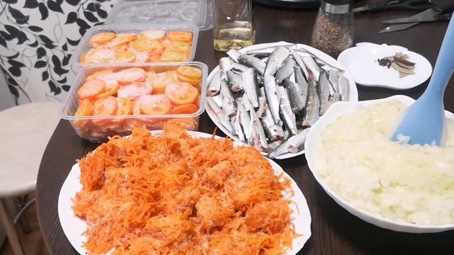 Килька в томатном соусе с овощами. смотреть онлайн