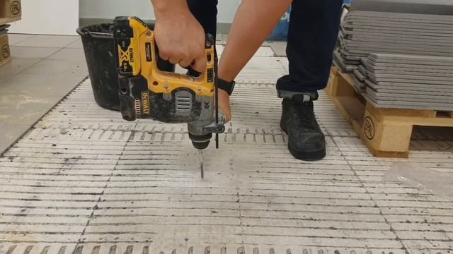DeWalt DCH273 Vs Hilti TE 6-A22