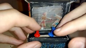 Аркадный автомат , из картона и рабочий.