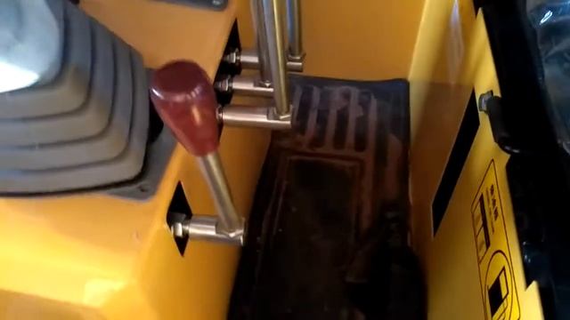 Миниэкскаватор HT10 протяжка гидравлических шлангов на распределителе 01