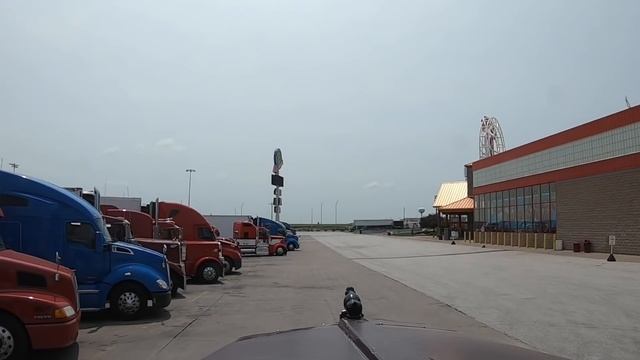 20 Июля Дальнобой по США продолжается, заехал на самый большой трак стоп в мире, Айова 80￼￼ смотреть онлайн