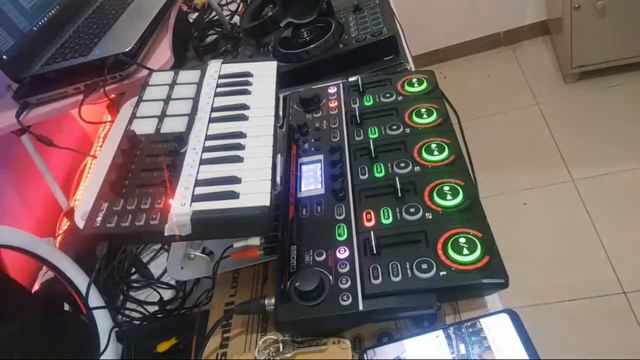Live Looping With Boss RC 505 Mk2 ( Saudi Arabia ) смотреть онлайн