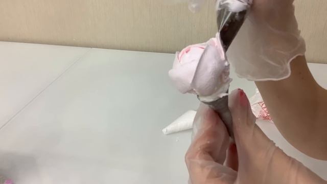 Торт НЕЖНЫЙ с СИРЕНЬЮ! Цветы из БЕЛКОВОГО крема! Красивый торт! смотреть онлайн