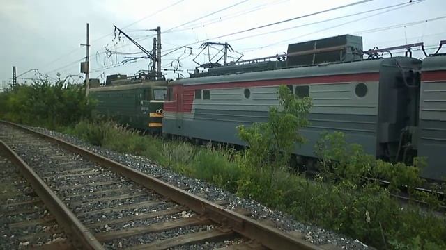 Электровозы ВЛ10У-109 и ВЛ10У-519 с грузовым поездом смотреть онлайн