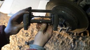 Замена задних тормозных дисков и колодок Hyundai Santa Fe 2/Хендай Санта Фе 2