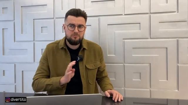 Девушка пингует.