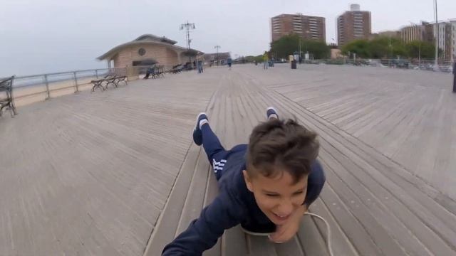 Катаюся на електричному скутері і на скейтборді!!! ІЛЛЯ ВПАВ!!!!! смотреть онлайн