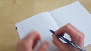 Как правильно сидеть за столом и держать ручку при письме