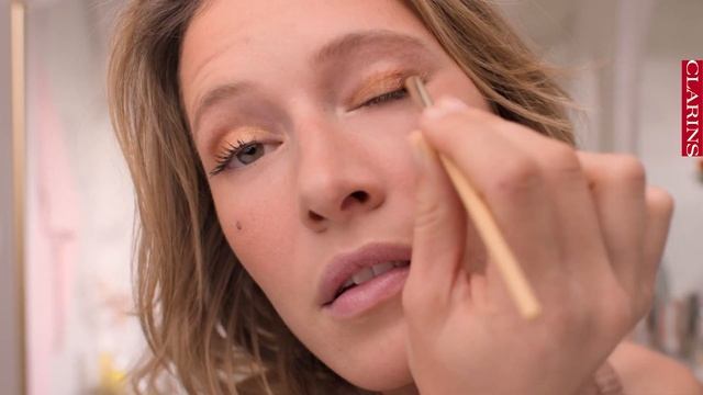 Bronzed Summer Make-up Tutorial | Clarins смотреть онлайн