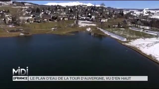 VUE D'EN HAUT : Le plan d'eau de la Tour d'Auvergne смотреть онлайн