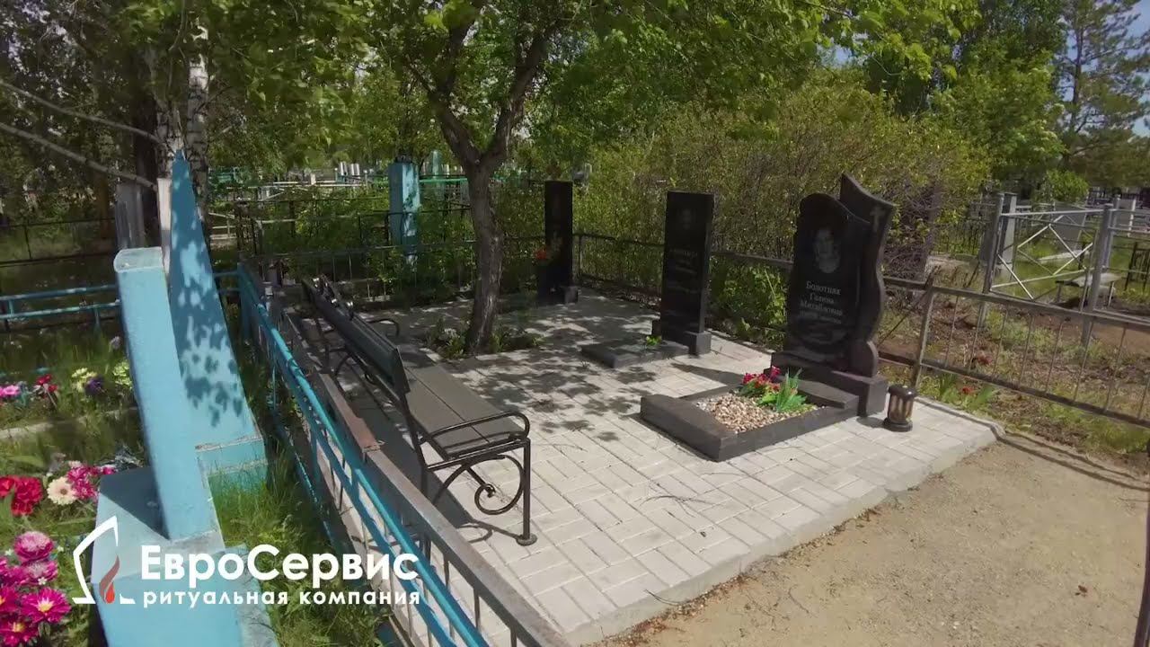 Комбинированный гранитный памятник с гравировкой портрета, укладка плитки смотреть онлайн