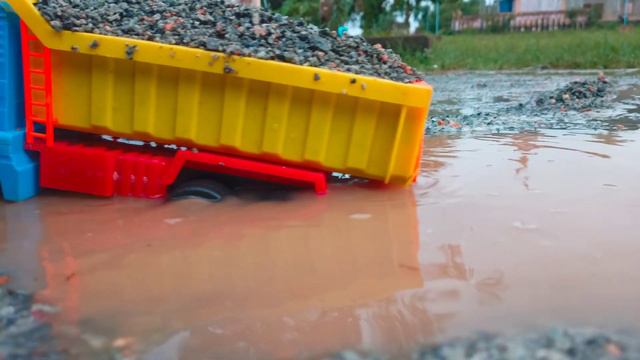 What happened with Trucks? смотреть онлайн