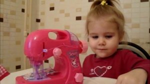 Детская швейная машинка. Открываем и шьём. Набор для творчества.