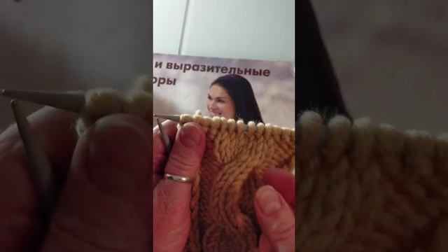Оригинальная косичка спицами . смотреть онлайн