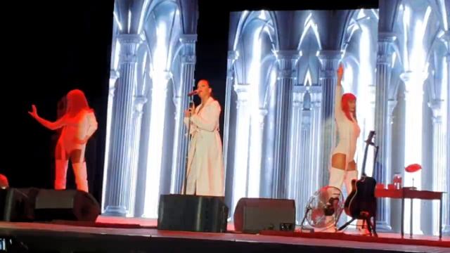 Певица Слава на концерте в Подольске 31.01.2020 г. с песней "Одиночество (dance remix)" смотреть онлайн