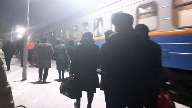 Прибытие скорого поезда №21 собщением Семей-Кызылорда, ТЭП33А-0033 смотреть онлайн