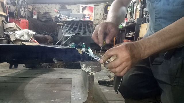 Сгнивший низ крыла Фокус2. Ремонт жестянки сваркой. смотреть онлайн