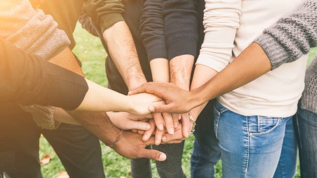 Мужчина слишком много времени уделяет приятелям и проводит с друзями что делать смотреть онлайн