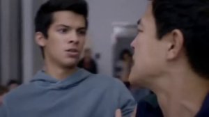 Крутой момент из фильма «Кобра Кай» / Драка Мигеля в столовой