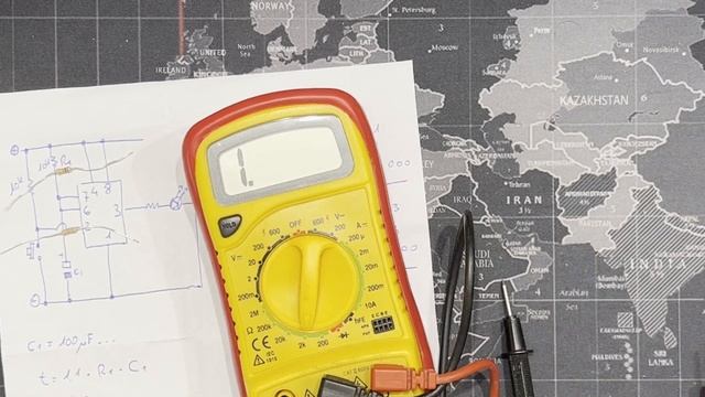 Temporizzatore con NE 555 - TINKERCAD - BREADBOARD смотреть онлайн
