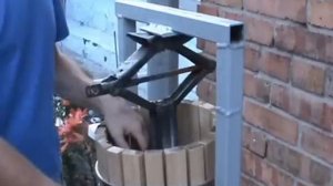 Самодельный пресс для отжима ягодного сока.