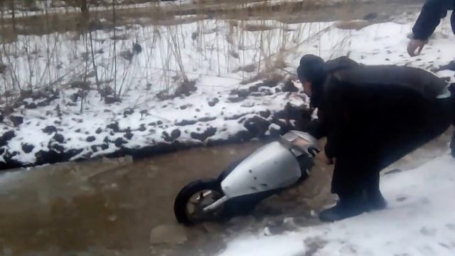 скутер провалился под лед смотреть онлайн