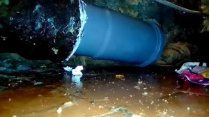 Как вставить пластиковую канализационную трубу в чугунную.