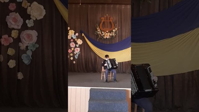 А. Марценюк "По дорозі жук, жук". Виконує Бібен Мирослав. смотреть онлайн