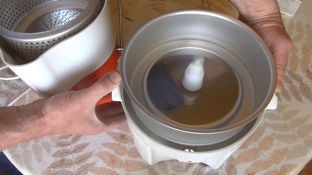Functional testing Juicer Vorwerk electro VE-3, Braun MP 50,We make pear juice. смотреть онлайн