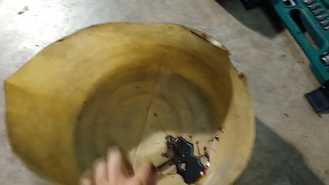 Замена масла откачкой. Сколько остается в поддоне? смотреть онлайн