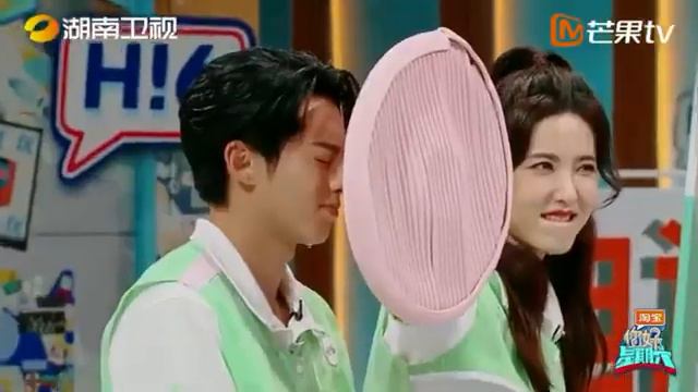 zhaolusi managed to splash water on dylan wang 😂😂 hello Saturday clip смотреть онлайн