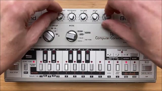 roxxx303 - A.C.I.D. - Roland TB-303 + TR-707 смотреть онлайн