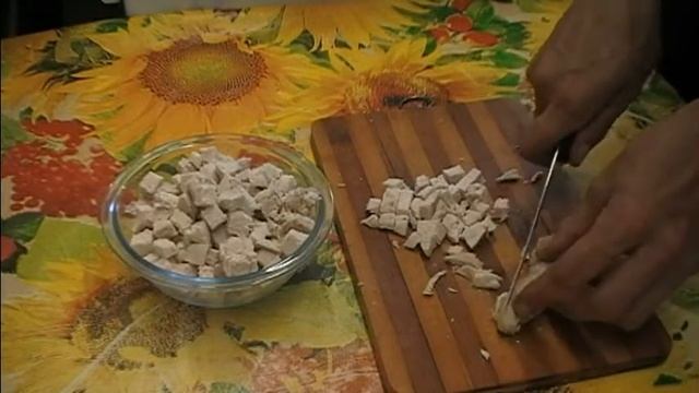 Салат с жареными шампиньонами и курицей. Вкусный салат на Новый год. Праздничный салат. смотреть онлайн