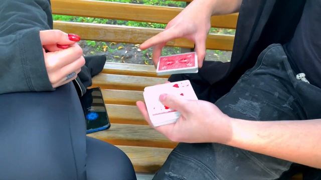 КАК ПРИ ПОМОЩИ ФОКУСОВ ПОЗНАКОМИТЬСЯ С ДЕВУШКОЙ, ВЗЯТЬ ЕЕ НОМЕР И ДАЖЕ ПОЦЕЛОВАТЬ !! смотреть онлайн