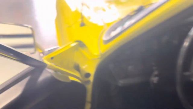 #092 - 1975 Porsche 911 Coupe