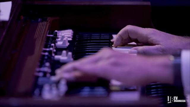 Joe Bonamassa Official - "Sloe Gin" - Muddy Wolf at Red Rocks смотреть онлайн