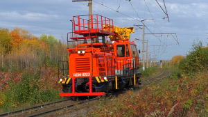 Автомотриса 1АДМ1.3-1693 с приветливой бригадой следует на работы